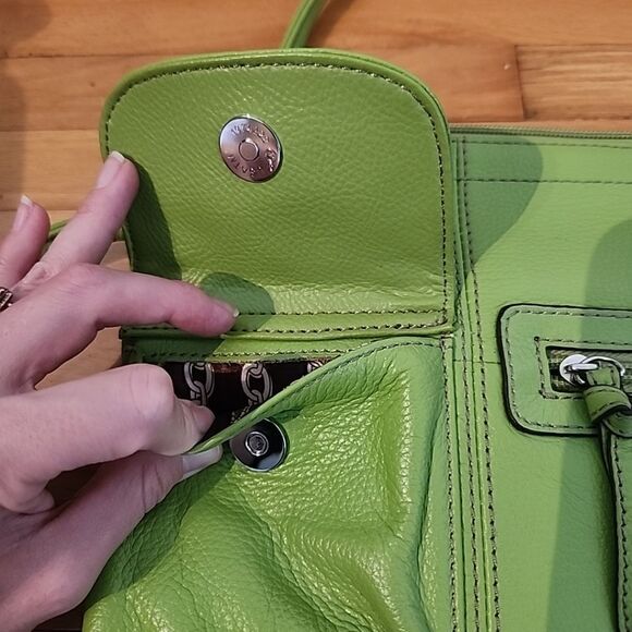 CLARKS LIME Green CROSSBODY Shoulder Bag Handbag Lots Of Pockets - Picture 6 of 7